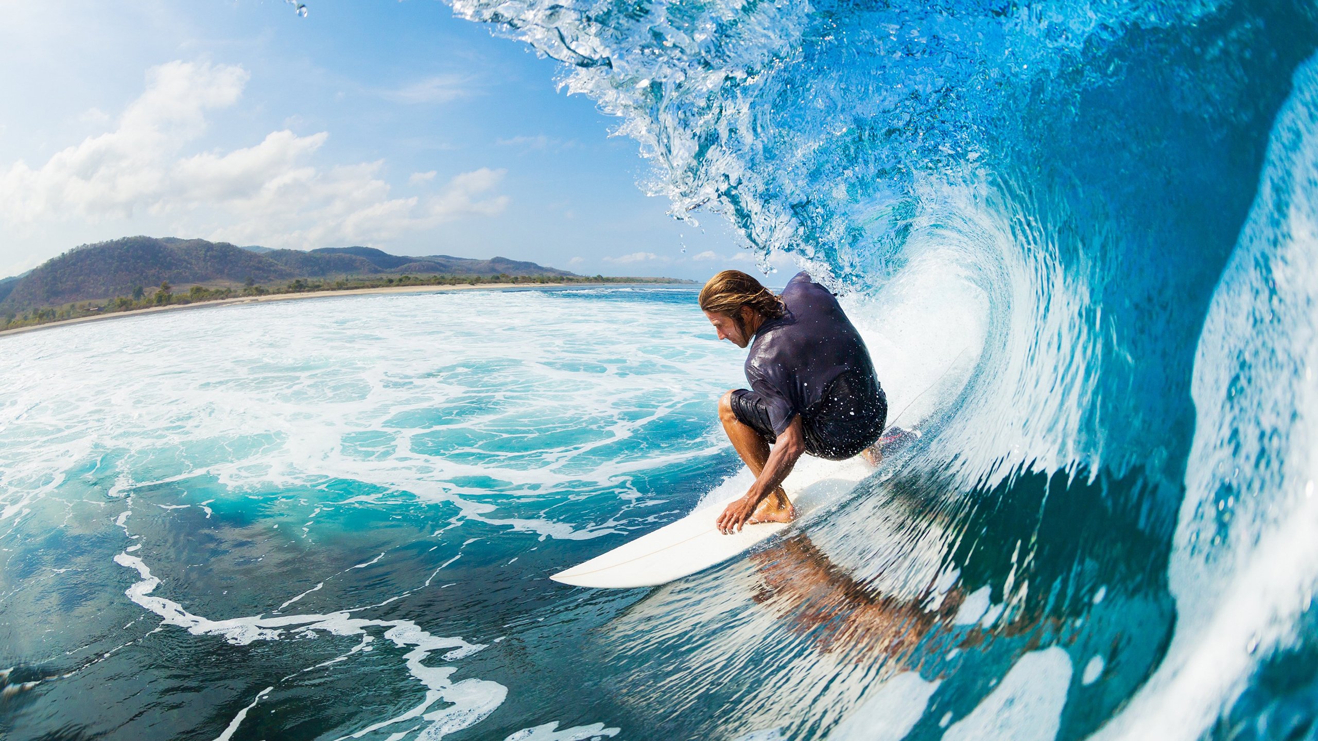 险胜引爆全场！，莱万多夫斯基意外战胜掘金引发球迷热议