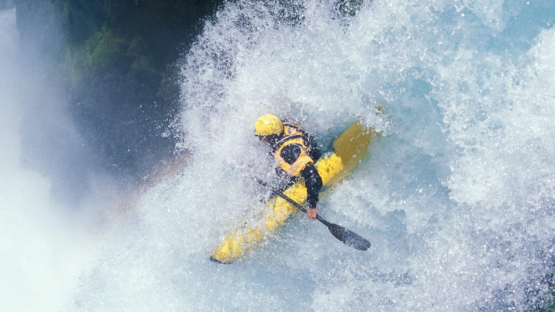 纳达尔迎来十二赛季出色发挥，塞尔维亚队观众热烈欢呼！比赛高潮迭起